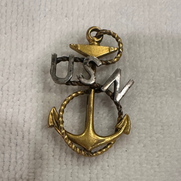 Original WW1 US Navy Chief Petty officer CPO anchor cap badge